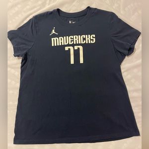 Youth XL Nike Dallas Mavericks Luka Doncic Shirt